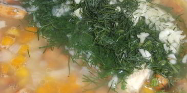 лисички с курицей в бульоне