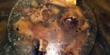 насыщенный говяжий бульон