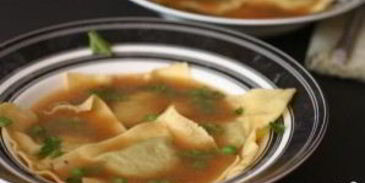 равиоли с зеленым горошком в лимонном бульоне