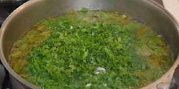 щавелевый суп на мясном бульоне