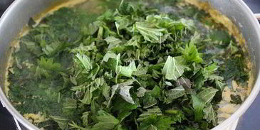 суп с крапивой на курином бульоне