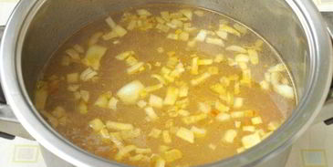 суп с тыквенными клецками на мясном бульоне