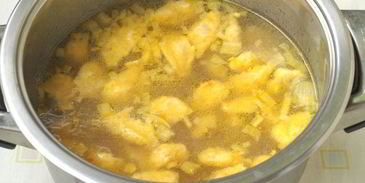 суп с тыквенными клецками на мясном бульоне