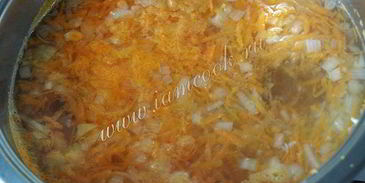 зеленый борщ со щавелем на мясном бульоне