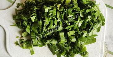 зеленый борщ со щавелем на мясном бульоне