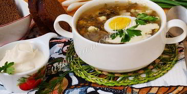 зеленый борщ со щавелем на мясном бульоне