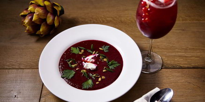 Рецепт свекольного гаспачо с козьим сыром