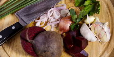 свекольный гаспачо с козьим сыром