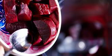 свекольный гаспачо с козьим сыром