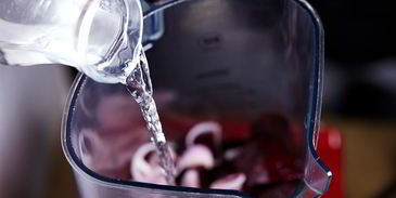 свекольный гаспачо с козьим сыром