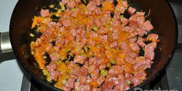 гороховый суп с колбасой