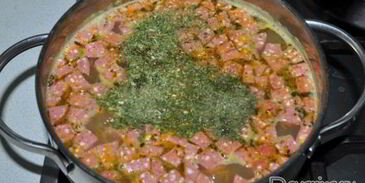 гороховый суп с колбасой