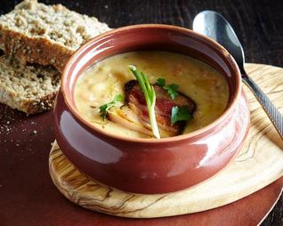 Гороховый суп с копченой свиной щекой