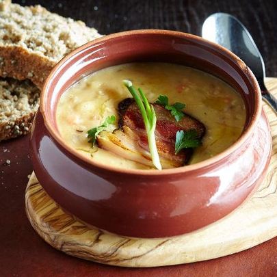 Гороховый суп с копченой свиной щекой
