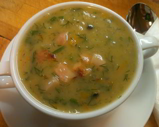 Гороховый суп с копчеными ребрами и беконом