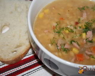 Гороховый суп с сосисками и сладкой кукурузой