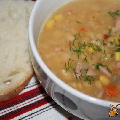 Гороховый суп с сосисками и сладкой кукурузой
