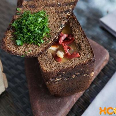 Гороховый суп в хлебе