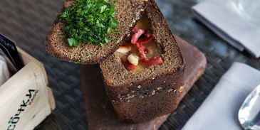 гороховый суп в хлебе