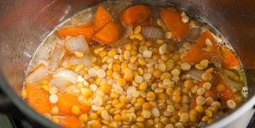 гороховый суп в хлебе