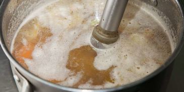 гороховый суп в хлебе