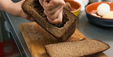 гороховый суп в хлебе