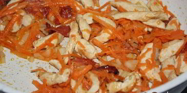 густой гороховый суп с куриной грудкой и чорризо