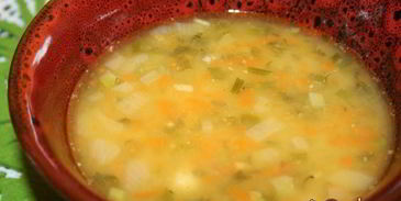 густой гороховый суп с куриной грудкой и чорризо