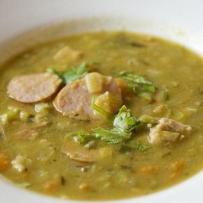 Суп гороховый с копченой колбасой