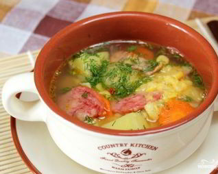 Суп с горохом и копченой колбасой