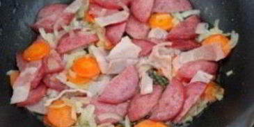 суп с горохом и копченой колбасой