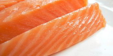 закусочный гороховый суп с копченым лососем и шапочкой из крем-фреша