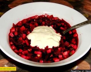 Холодный суп ботвинья из свеклы