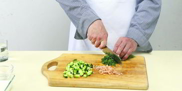 холодный суп из простокваши и свеклы