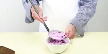 холодный суп из простокваши и свеклы