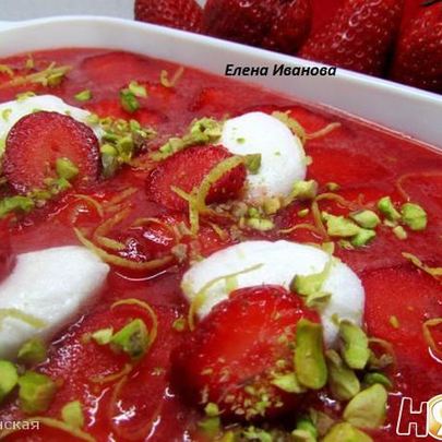 Клубнично-лимонный холодный суп с нежными клецками