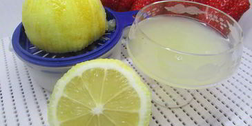 клубнично-лимонный холодный суп с нежными клецками