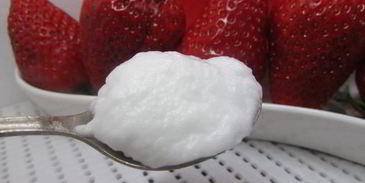 клубнично-лимонный холодный суп с нежными клецками