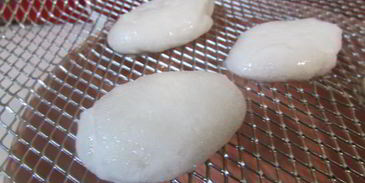 клубнично-лимонный холодный суп с нежными клецками