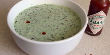 летний холодный суп с креветками и яйцом