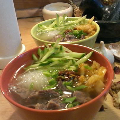 Острый суп кукси с кимчи