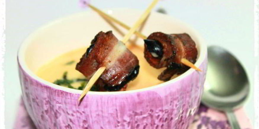 Рецепт крема-супа с черносливом в беконе