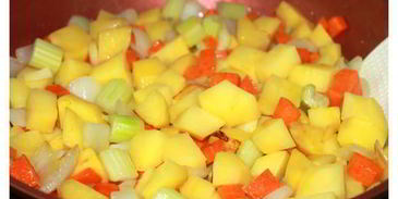 крем-суп с черносливом в беконе