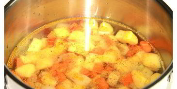 крем-суп с черносливом в беконе