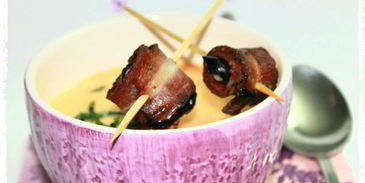 крем-суп с черносливом в беконе