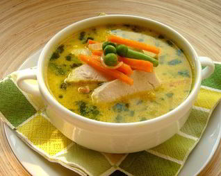 Куриный суп карри с замаскированной цветной капустой