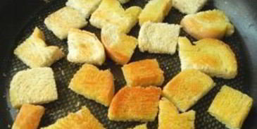 куриный суп с гренками