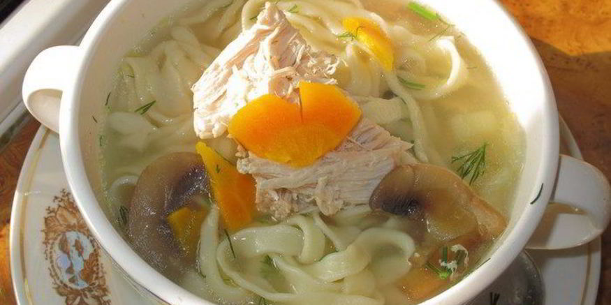 Рецепт куриного супа с грибами и домашней пастой