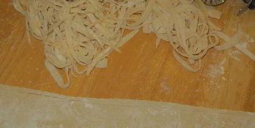 куриный суп с грибами и домашней пастой