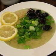 Рецепт Легкого греческого супа с рисом, маслинами и зеленью